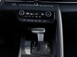 Hyundai ELANTRA 2025 SEL Confort Sedán 4 puertas