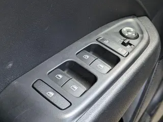 Hyundai VENUE 2026 SEL 4p Crossover con techo bicolor