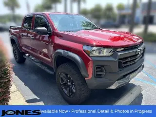 Chevrolet Colorado 2023 4x4 Trail Boss 4 puertas Crew Cab 5 pies. CA