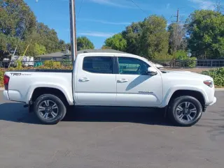 Toyota Tacoma 2019 4x2 TRD Sport 4dr Cabina Doble 5.0 pies SB
