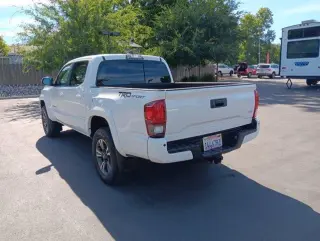 Toyota Tacoma 2019 4x2 TRD Sport 4dr Cabina Doble 5.0 pies SB