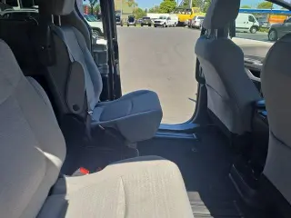 Toyota Sienna 2022 LE Minivan para 8 Pasajeros