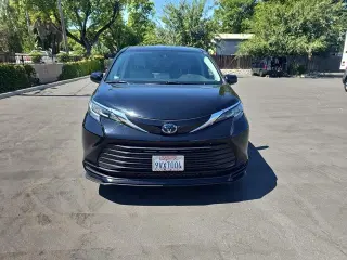 Toyota Sienna 2022 LE Minivan para 8 Pasajeros