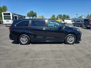 Toyota Sienna 2022 LE Minivan para 8 Pasajeros