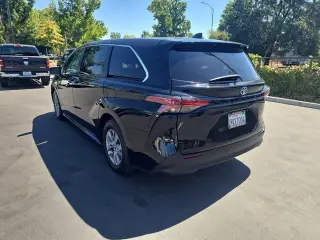 Toyota Sienna 2022 LE Minivan para 8 Pasajeros