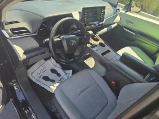 Toyota Sienna 2022 LE Minivan para 8 Pasajeros