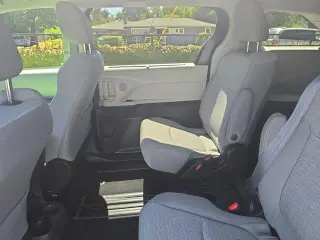 Toyota Sienna 2022 LE Minivan para 8 Pasajeros