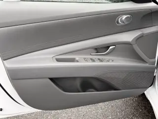 Hyundai ELANTRA 2025 SE 4p Sedan
