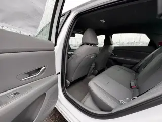 Hyundai ELANTRA 2025 SE 4p Sedan
