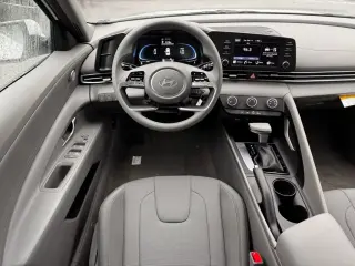 Hyundai ELANTRA 2025 SE 4p Sedan