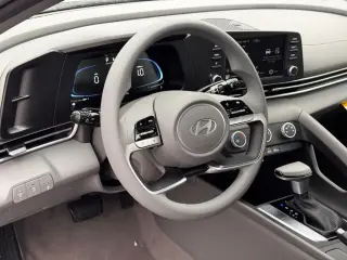 Hyundai ELANTRA 2025 SE 4p Sedan