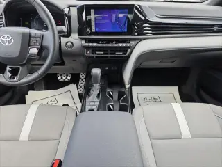 Toyota Camry 2026 SE 4dr Sedan