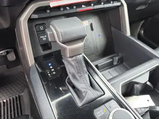 Toyota Tundra 2025 4x2 SR5 4p CrewMax Cabina Pickup SB