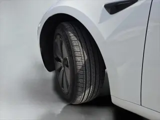 Tesla Model 3 2025 Long Range 4p Fastback