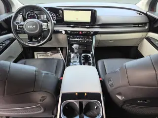Kia Carnival 2022 SX Miniván de 4 puertas