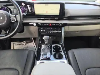 Kia Carnival 2022 SX Miniván de 4 puertas