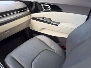 Kia Carnival 2022 SX Miniván de 4 puertas