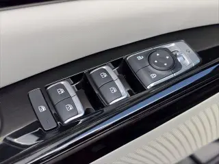 Kia Carnival 2022 SX Miniván de 4 puertas