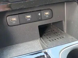 Kia Carnival 2022 SX Miniván de 4 puertas