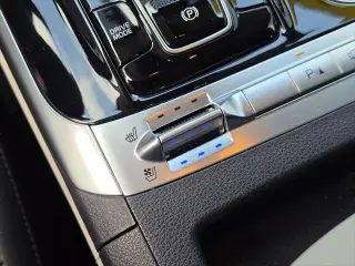 Kia Carnival 2022 SX Miniván de 4 puertas