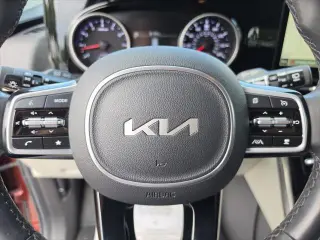Kia Carnival 2022 SX Miniván de 4 puertas