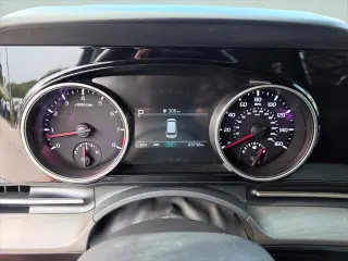 Kia Carnival 2022 SX Miniván de 4 puertas