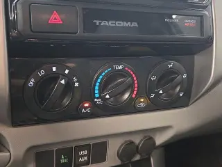 Toyota Tacoma 2015 4x4 V6 Cabina Doble 5.0 pies caja corta 6 marchas