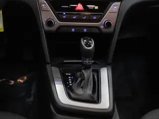Hyundai ELANTRA 2018 SEL 4p Sedan (EE. UU.)