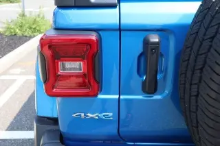 Jeep Wrangler 2023 4x4 Sahara 4xe SUV de 4 puertas