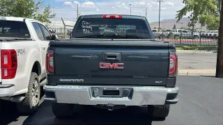 GMC Sierra 1500 2018 4x4 SLT Cabina Doble 4p Caja Corta de 1.8 m