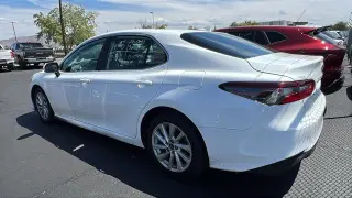 Toyota Camry 2023 LE Sedán de 4 puertas