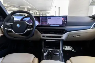 Sedán de 4 puertas BMW Serie 3 2026 330i