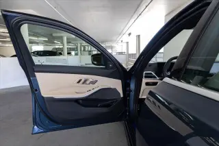 Sedán de 4 puertas BMW Serie 3 2026 330i