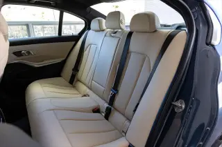 Sedán de 4 puertas BMW Serie 3 2026 330i