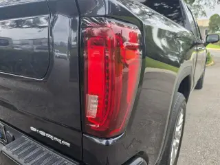 GMC Sierra 1500 2022 4x4 Denali 4p. Cabina Completa 5,8 pies. BA