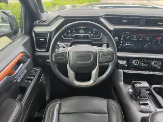 GMC Sierra 1500 2022 4x4 Denali 4p. Cabina Completa 5,8 pies. BA