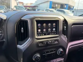 Chevrolet Silverado 1500 2024 4x2 Custom 4p Cabina Crew 5.8 pies SB