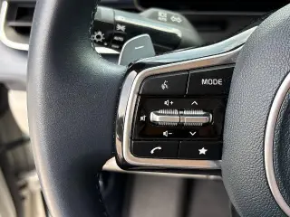 Kia Carnival Híbrido 2025 EX 4p Minivan