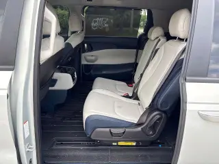 Kia Carnival Híbrido 2025 EX 4p Minivan
