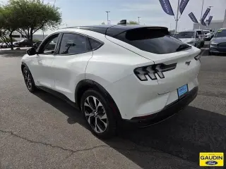Ford Mustang Mach-E 2023 Premium 4p SUV