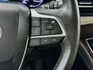 Toyota Sienna 2023 AWD XLE 7-Pasajeros 4p Mini-Van