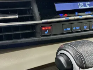 Toyota Sienna 2023 AWD XLE 7-Pasajeros 4p Mini-Van