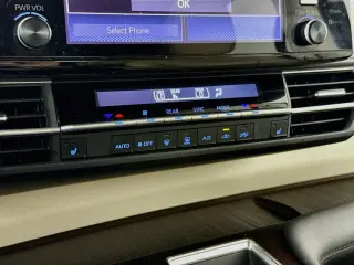 Toyota Sienna 2023 AWD XLE 7-Pasajeros 4p Mini-Van