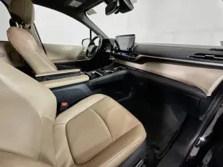 Toyota Sienna 2023 AWD XLE 7-Pasajeros 4p Mini-Van