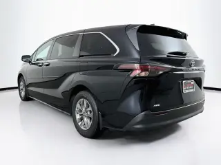 Toyota Sienna 2023 AWD XLE 7-Pasajeros 4p Mini-Van