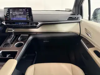 Toyota Sienna 2023 AWD XLE 7-Pasajeros 4p Mini-Van