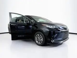 Toyota Sienna 2023 AWD XLE 7-Pasajeros 4p Mini-Van