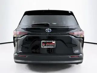 Toyota Sienna 2023 AWD XLE 7-Pasajeros 4p Mini-Van