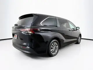 Toyota Sienna 2023 AWD XLE 7-Pasajeros 4p Mini-Van