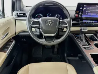 Toyota Sienna 2023 AWD XLE 7-Pasajeros 4p Mini-Van